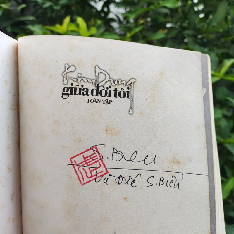 Kim Dung Giữa Đời Tôi Toàn Tập - Vũ Đức Sao Biển - Có chữ ký tác giả 549253