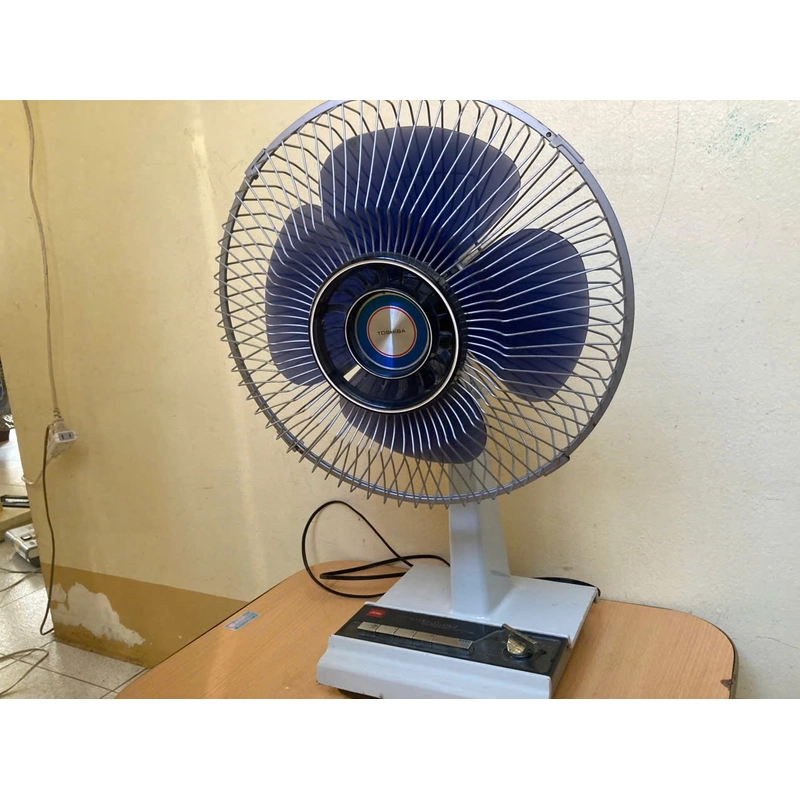 Quạt bàn Toshiba thân gang sắt ,điện 100v 446925