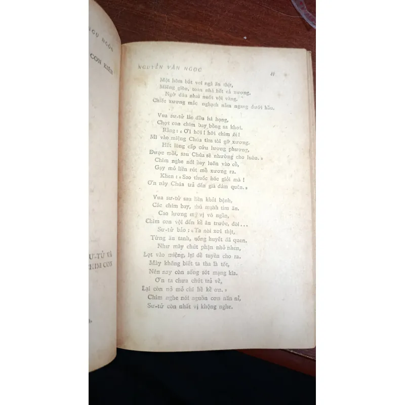 ĐÔNG TÂY NGỤ NGÔN 704102