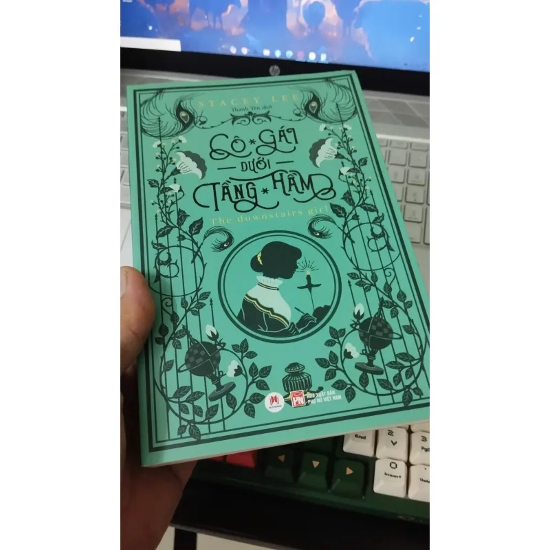 Cô Gái Dưới Tầng Hầm 1002761