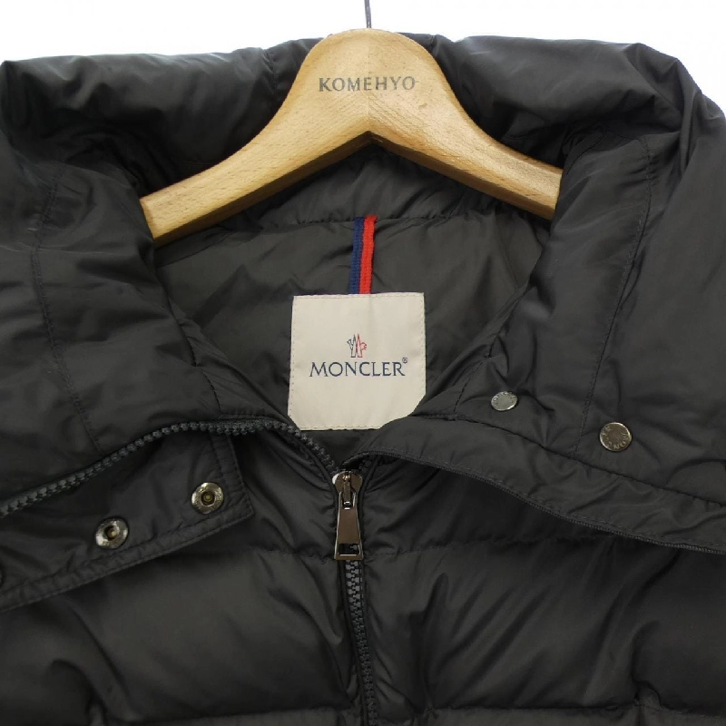 Áo khoác lông vũ MONCLER 637173