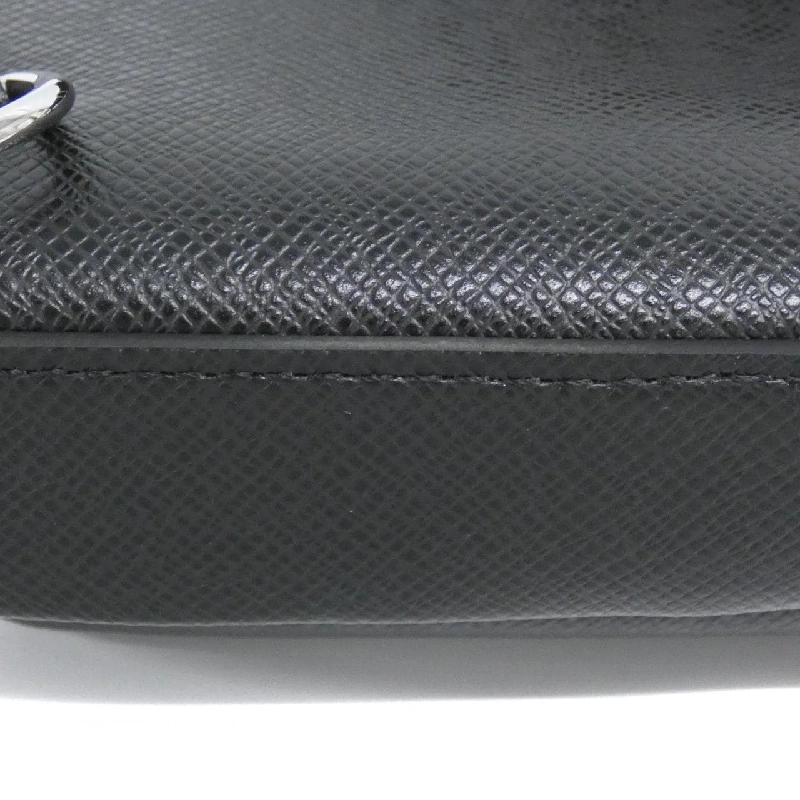 Túi đeo chéo Louis Vuitton Taiga Avenue M30863 - Hàng hiệu Chính hãng 776460