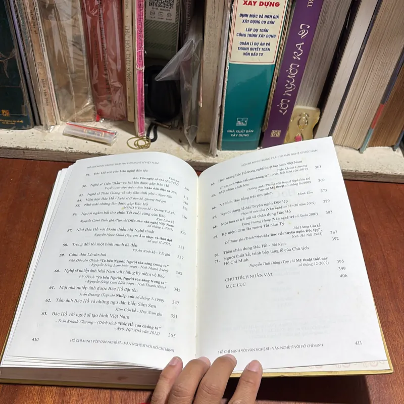 II Hồ Chí Minh Với Văn Nghệ Sĩ (Tập 4) - 2012 1009174