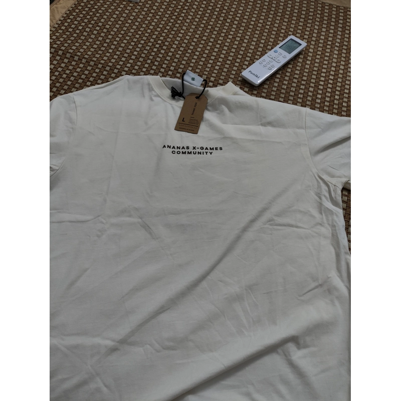 Áo thun ananas Merchandise Tee - AXGC Logo Badge - Snow White 528569