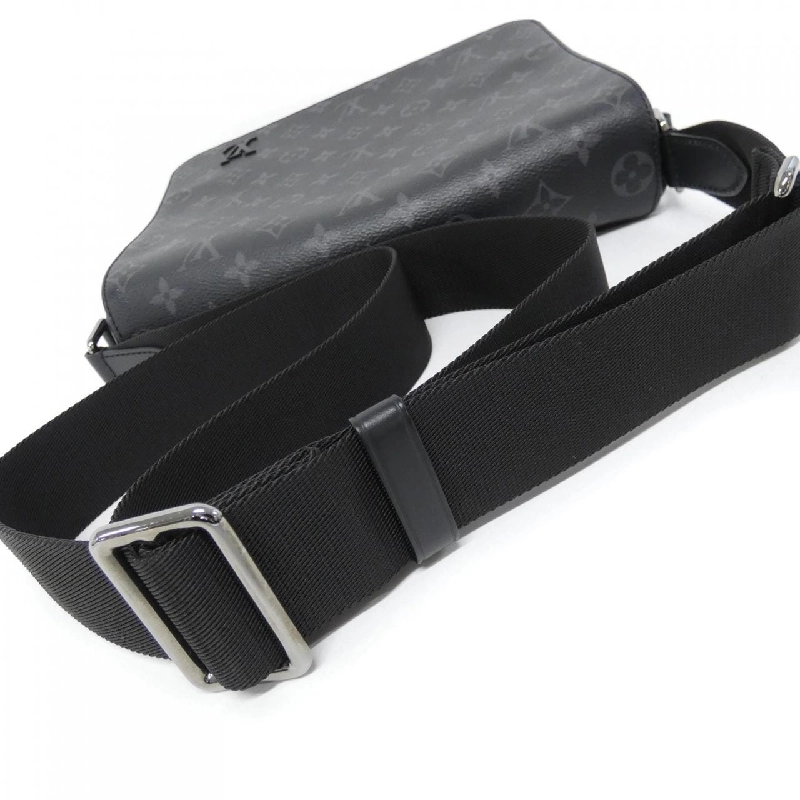 Túi đeo vai Louis Vuitton Monogram Eclipse District PM M45272 - Hàng hiệu Chính hãng 802914