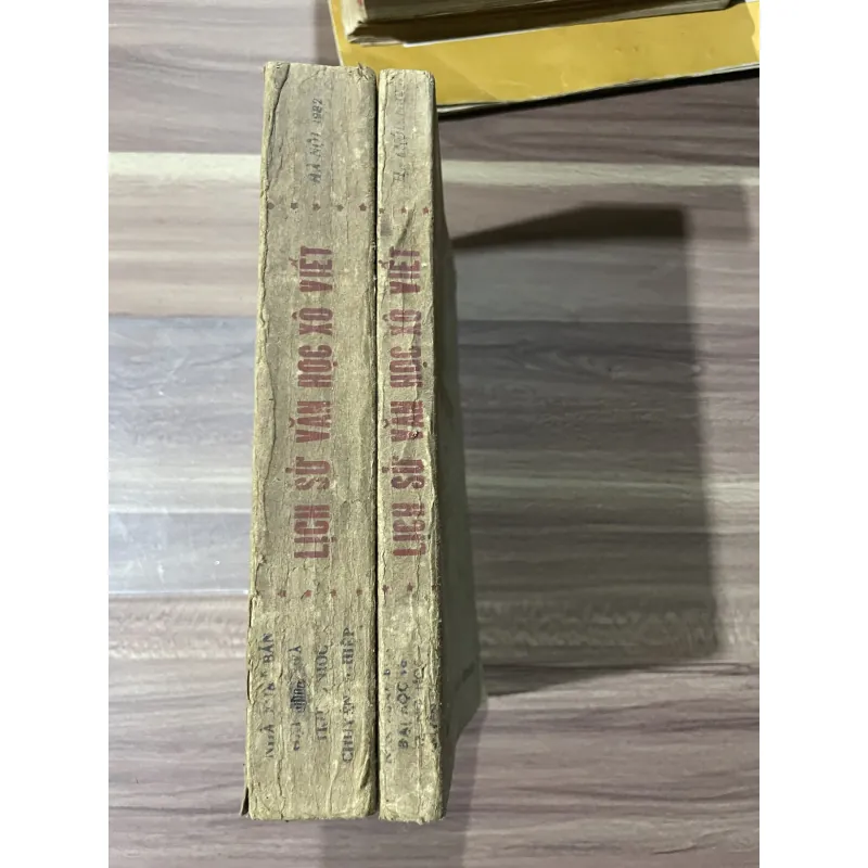 Nguyễn KIM ĐÍNH - HOÀNG NGỌC HIẾN - HUY LIỄN- LỊCH SỬ VĂN HỌC XÔ VIÊT 748036