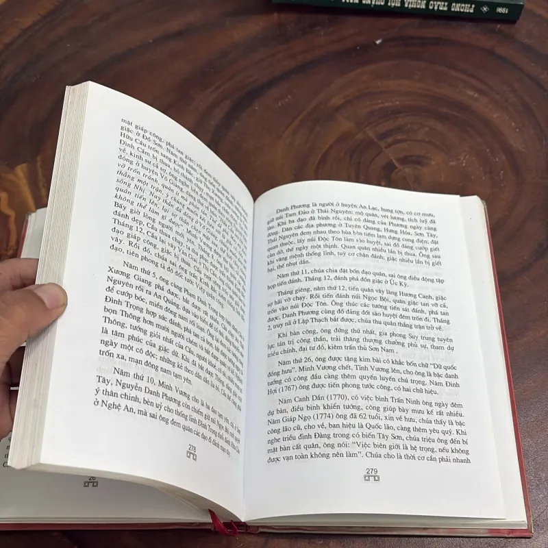 II Sách Lịch Sử: Quan Lại Trong Lịch Sử Việt Nam - Vũ Ngọc Khánh - 2008 1022384