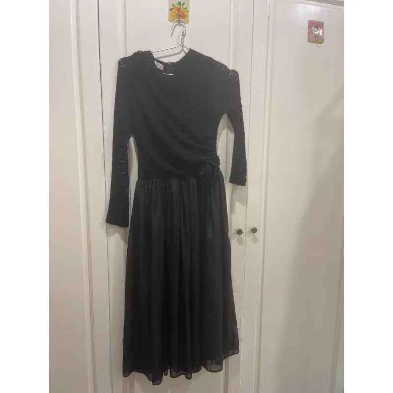 Đầm dạ hội maxi tay dài phối hoa nổi bật màu đỏ thẫm 754228