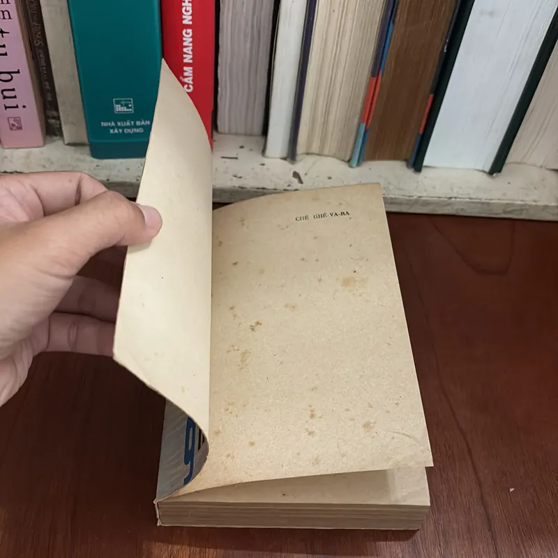 II Sách Xưa: Chê Ghê Va Ra - LLA VƠ RÉT XKI - 1977 639907