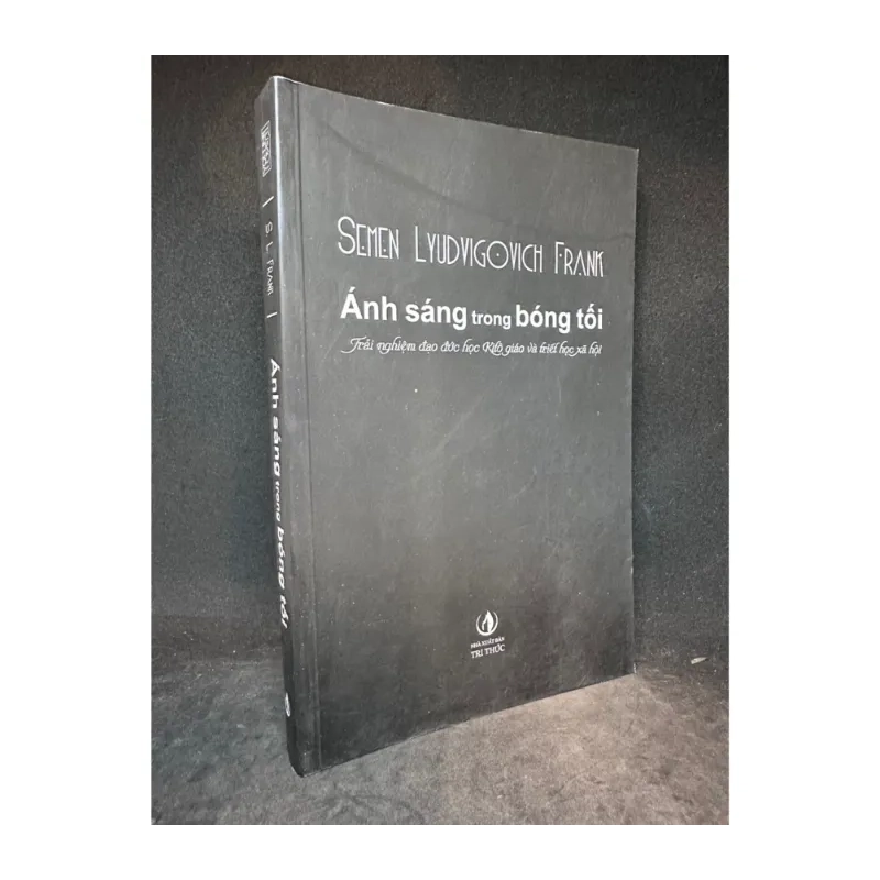 Ánh sáng trong bóng tối 978615