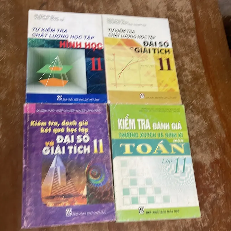 BỘ SÁCH TOÁN 11: tự kiểm tra đánh giá, thường xuyên và định kì 733776