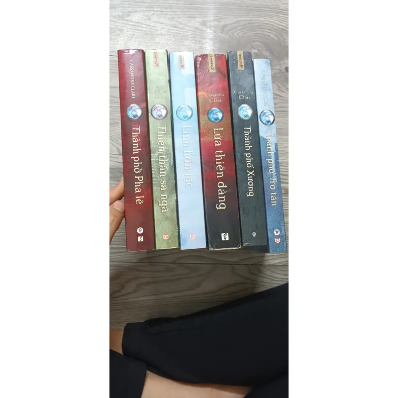 Vũ Khí Bóng Đêm trọn bộ 6 phần- Cassandra Clare 734472