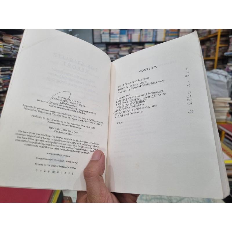 THE STIGLITZ REPORT : REFORMING THE INTERNATIONAL MONETARY AND FINANCIAL SYSTEMS IN THE WAKE OF THE GLOBAL CRISIS - Joseph E. Stiglitz 140955