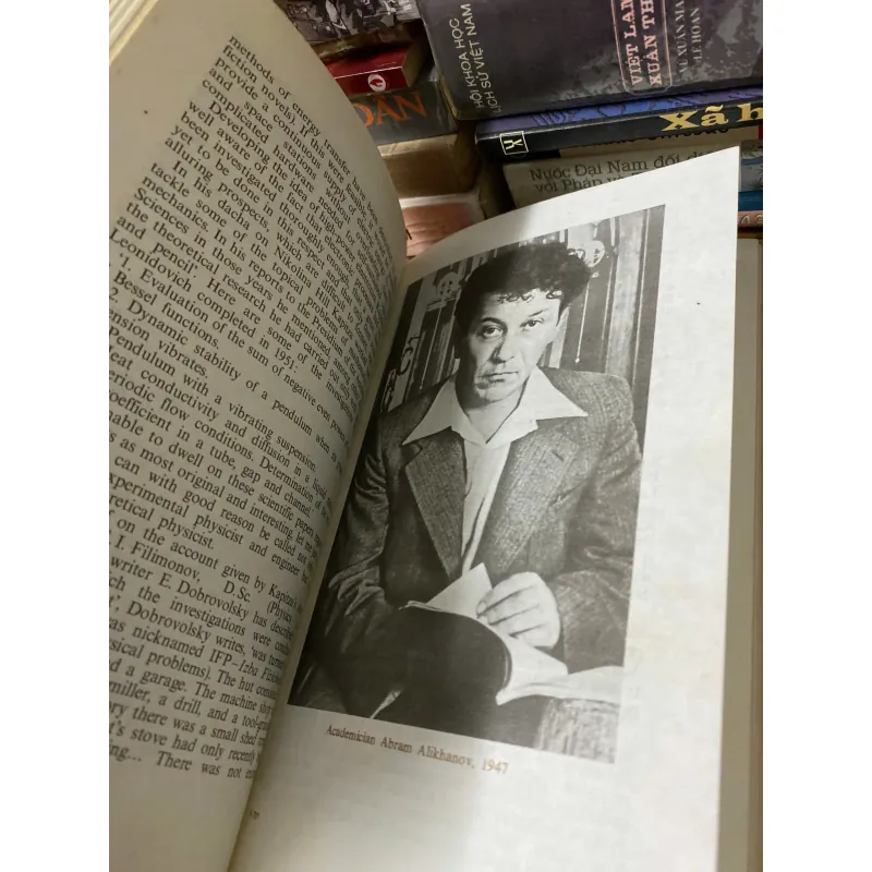 Sách cũ: Kapitza: Life and Discoveries - F. B. Kedrov 1020130