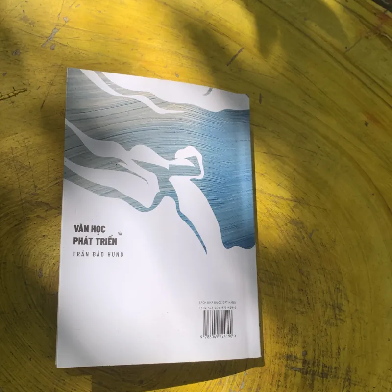 VĂN HỌC & PHÁT TRIỂN- TRẦN BẢO HƯNG- lý luận và phê bình văn học  784293