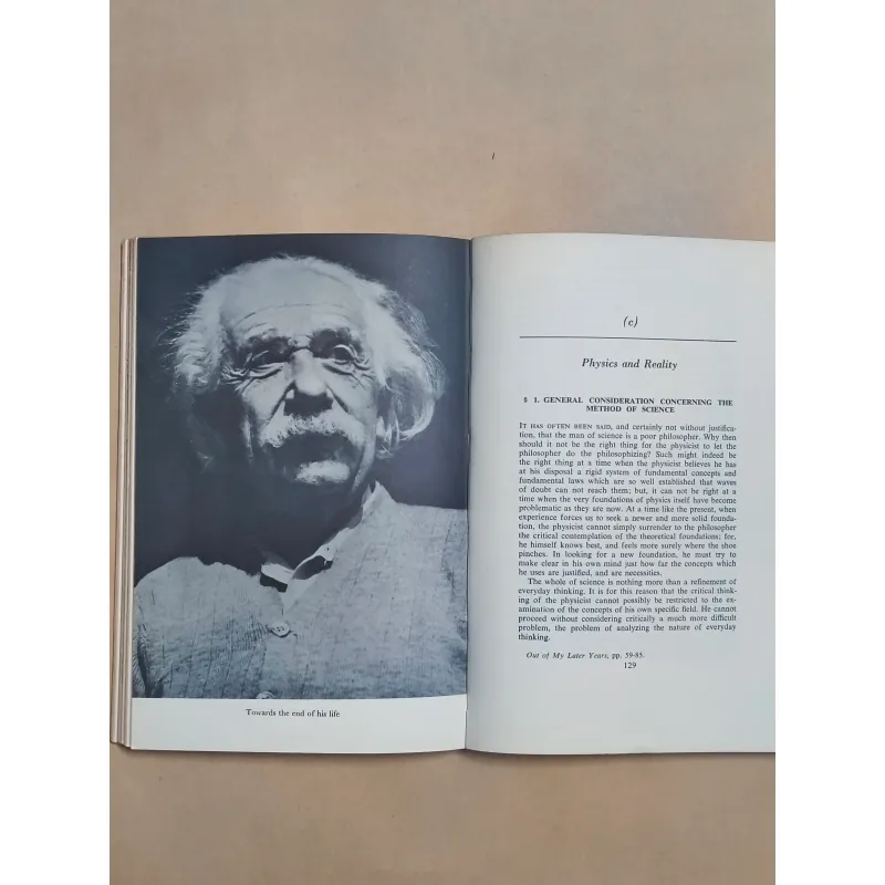 Einstein (A Profile In Science): The Man And His Theories - Hilaire Cuny 990274
