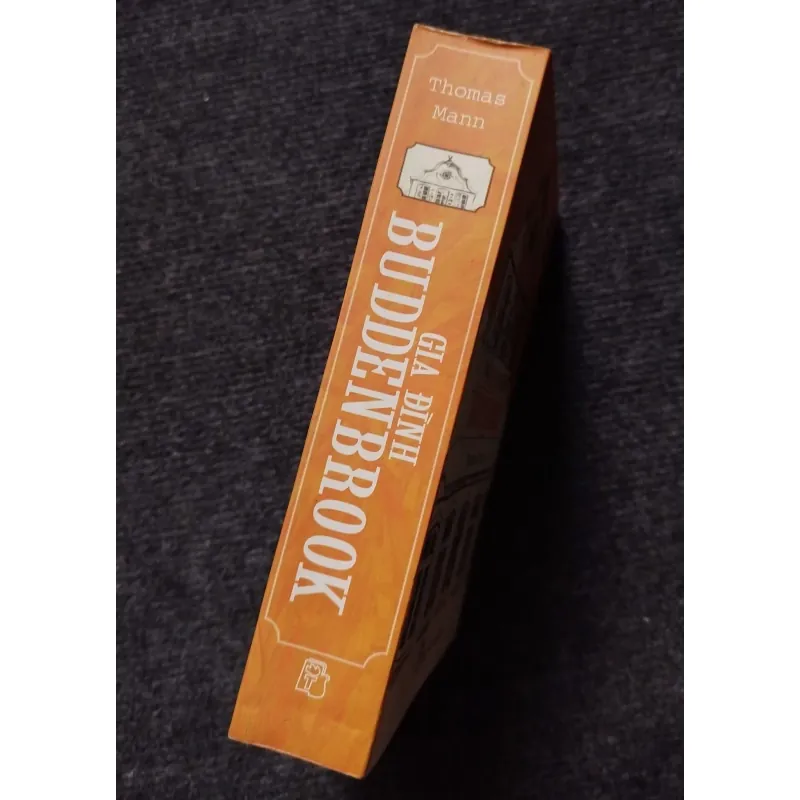 Gia đình Buddenbrook, của nhà văn Thomas Mann.  1039644