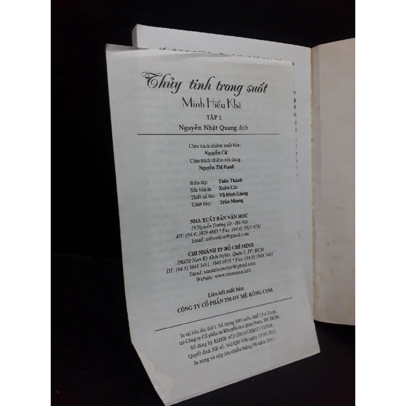 Thủy tinh trong suốt Minh Hiểu Khê 2011 mới 70% ố vàng rách trang HCM1504 văn học 914126