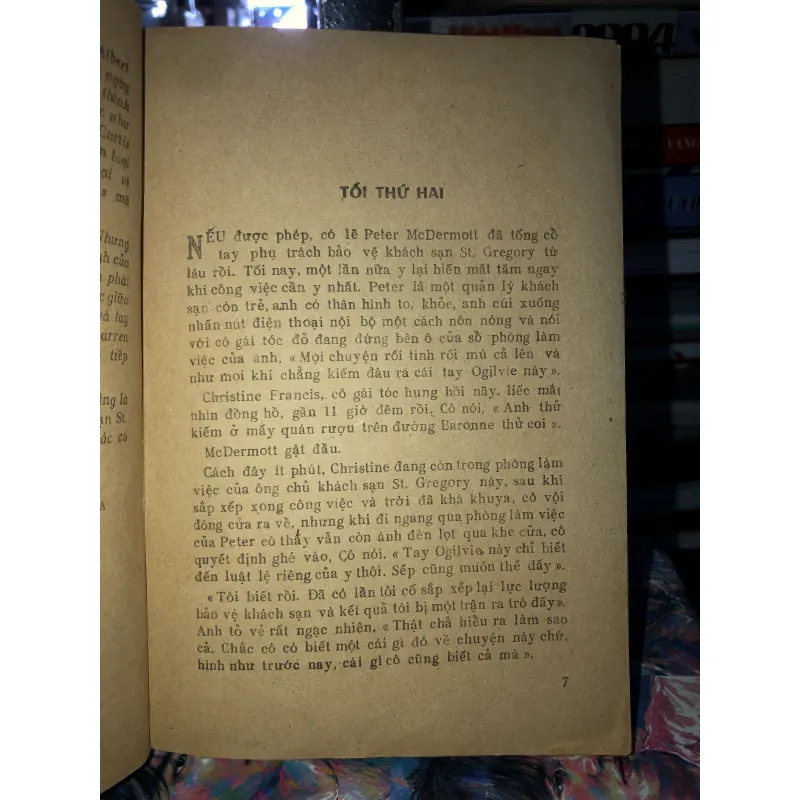 Năm ngày trong khách sạn Saint Gregory - Arthur Hailey  969753