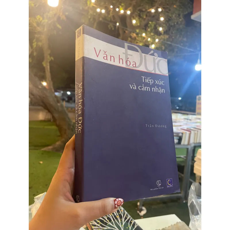 VĂN HOÁ ĐỨC TIẾP XÚC VÀ CẢM NHẬN - TRẦN ĐƯƠNG  1027499