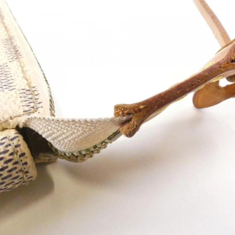 Túi đeo chéo Louis Vuitton Damier Azur Pochette Accessoires N51986 614657