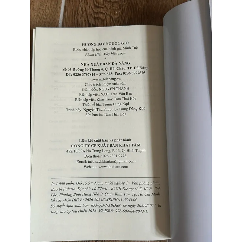 Hương bay ngược gió: Bước chân tập học của hành giả Minh Tuệ 733555