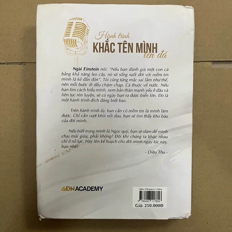 Hành trình khắc tên mình lên đá 569657