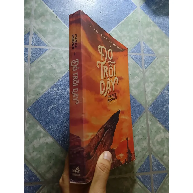 Đỏ trỗi dậy ( tập 1)- Pierce Brown 927827