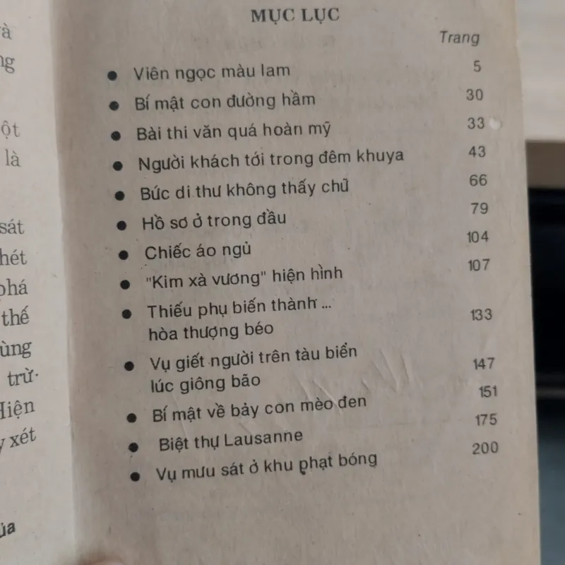 cuốn sách cũ thuộc loại sưu tầm, có tên là "Tuyển chọn Truyện Trinh Thám Nước Ngoài" 1032636