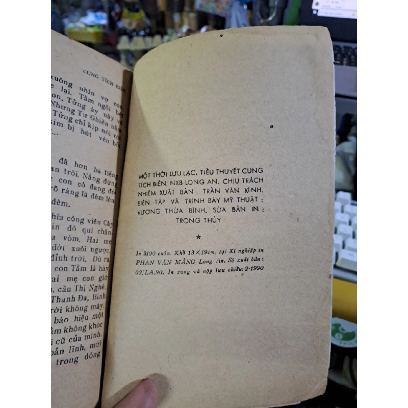 Một thời lưu lạc Cung Tích Biến mới 70% ố rách bìa VĂN HỌC HCM1709 919853