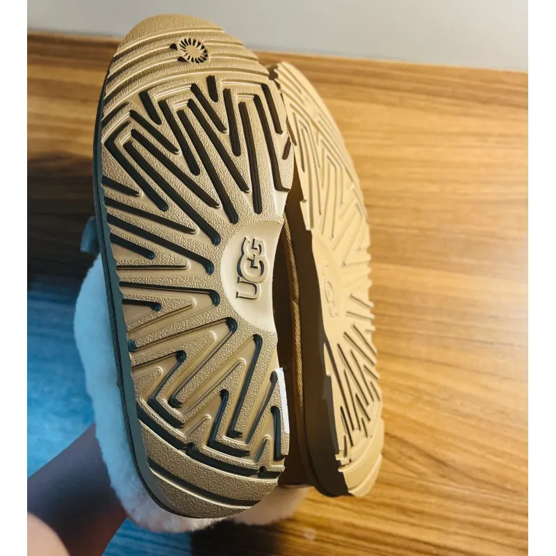Giày hiệu UGG 926714