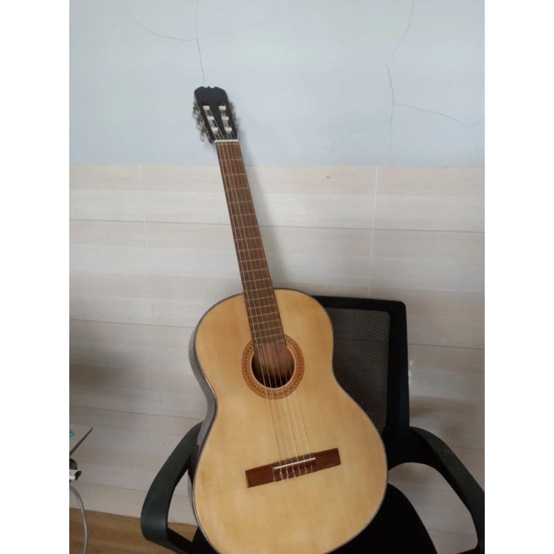 Guitar acoustics 543388