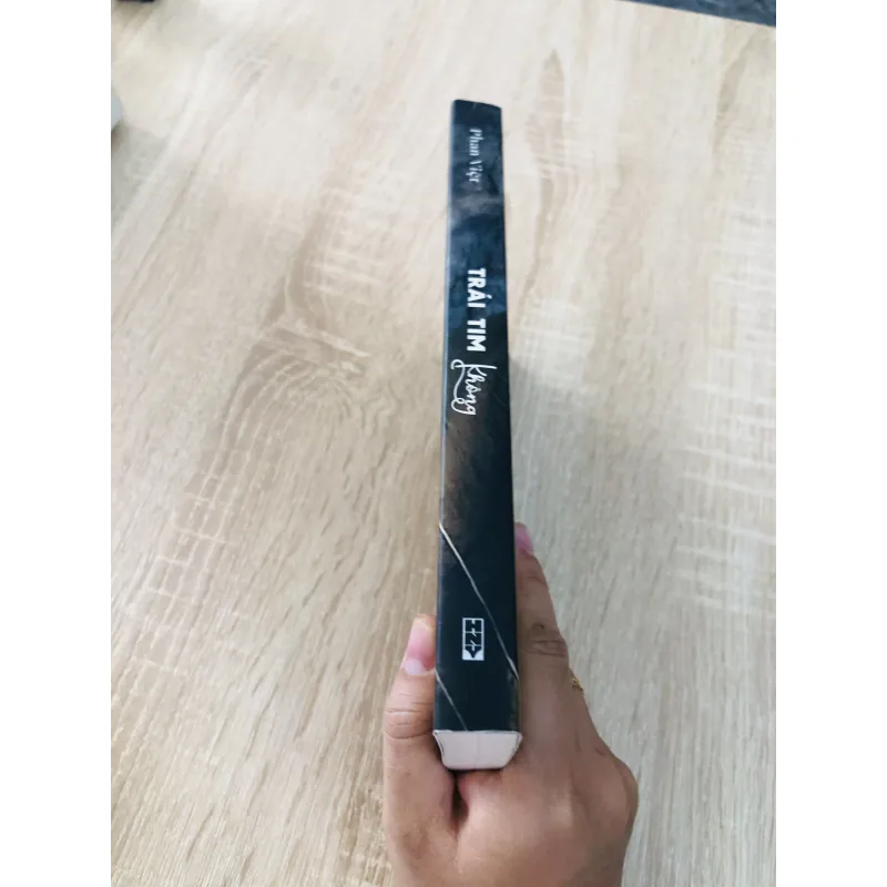 TRÁI TIM KHÔNG CUỘC ĐỜI VÀ THƠ CỦA THIỀN SƯ YANTRA AMARO 957022