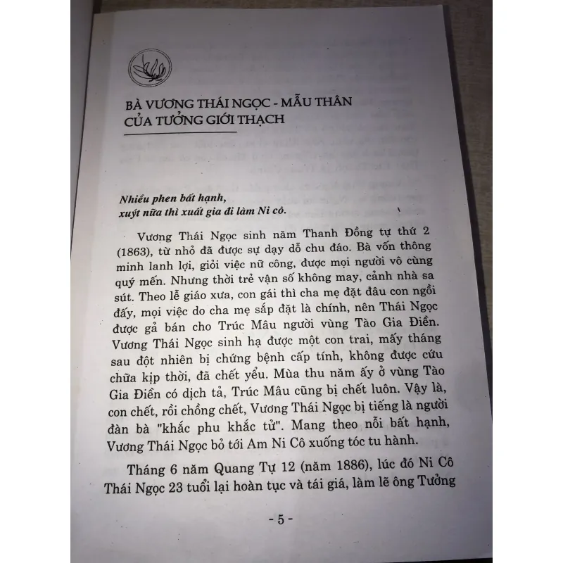 Những người đàn bà trong gia tộc họ tưởng  993854