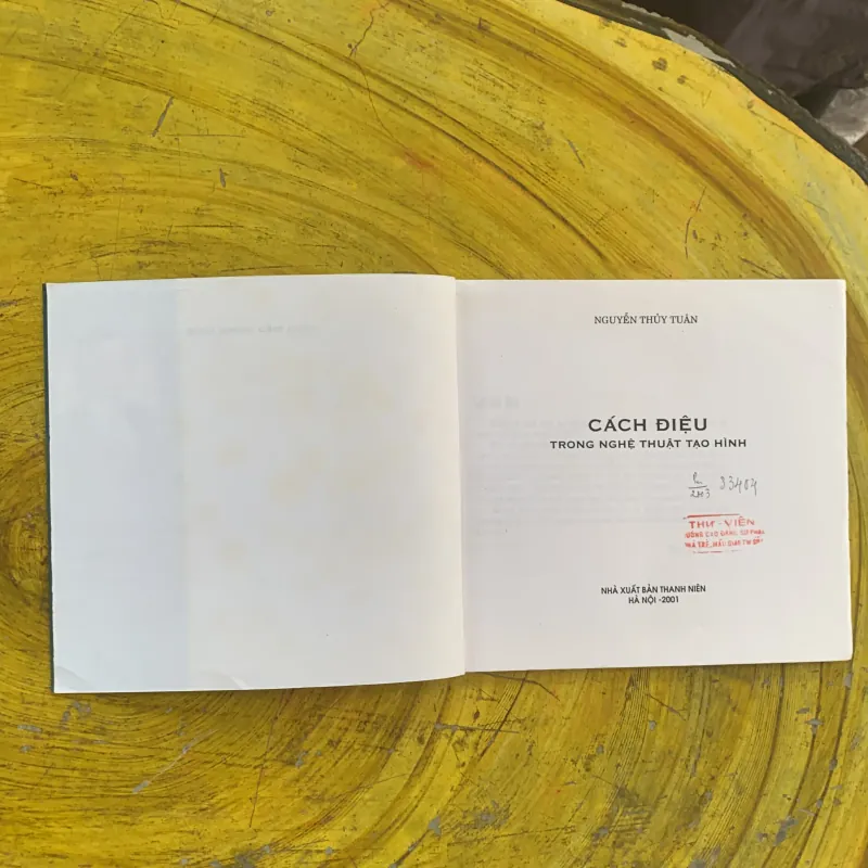 CÁCH ĐIỆU TRONG NGHỆ THUẬT TẠO HÌNH - NGUYỄN THỦY TUÂN  1023326