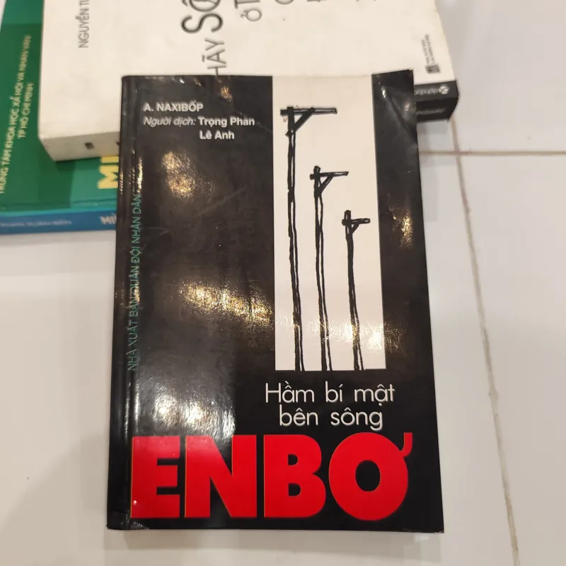 Hầm bí mật bên sông Enbơ 574210