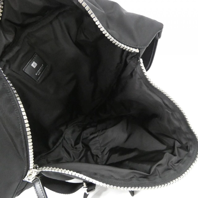 Túi xách hình tam giác lớn Givenchy BK50B3K1JE 609213