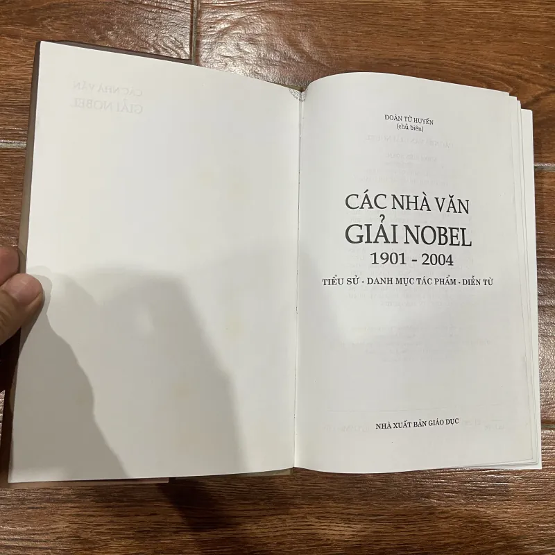 Các nhà văn giải Nobel  (10) 993051