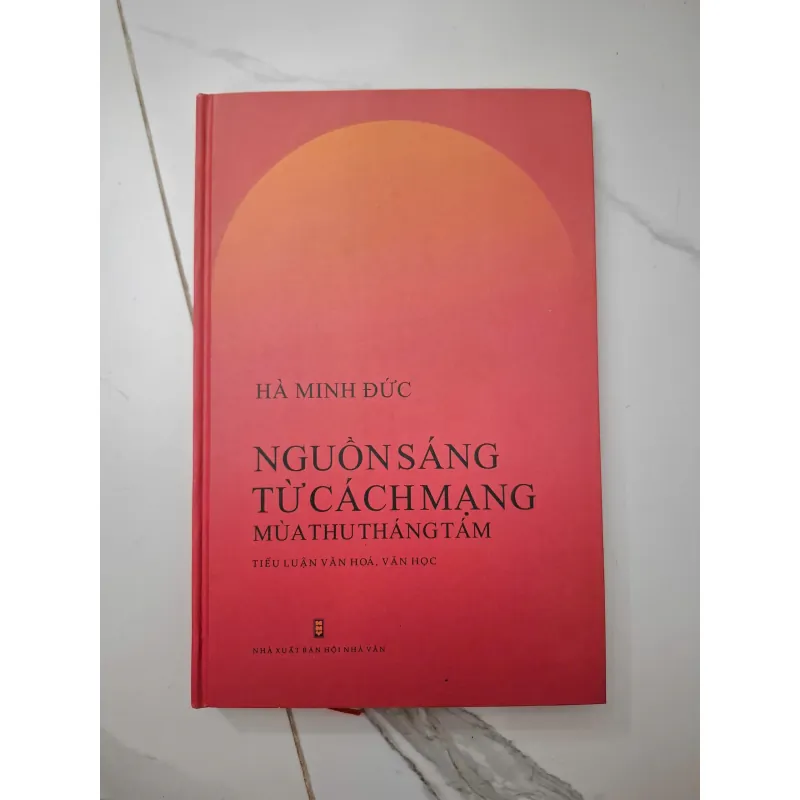 Nguồn sáng từ Cách mạng Mùa Thu tháng Tám - Hà Minh Đức - Tiểu luận văn hóa, văn học 1020640