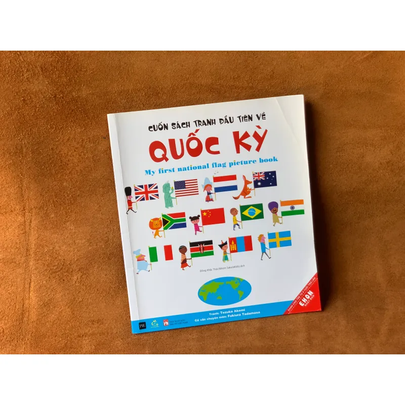 QUỐC KỲ cuốn sách tranh vẽ đầu tiên 592112