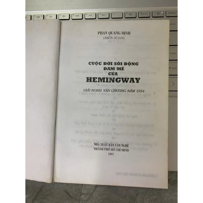 CUỘC ĐỜI SÔI ĐỘNG ĐAM MÊ CỦA HEMINGWAY - PHAN QUANG ĐỊNH (BIÊN SOẠN) 734569