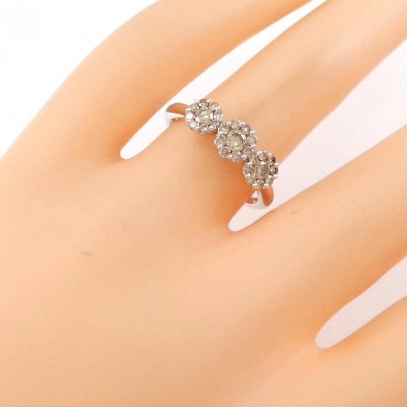 Nhẫn kim cương hoa K18WG 0.56CT 670329