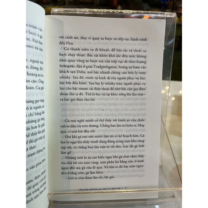 ÔNG TRĂM TUỔI TRÈO QUA CỬA SỔ VÀ BIẾN MẤT - JONAS JONASSON 750854