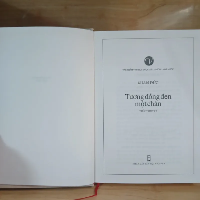 Tượng Đồng Đen Một Chân - Xuân Đức 789120