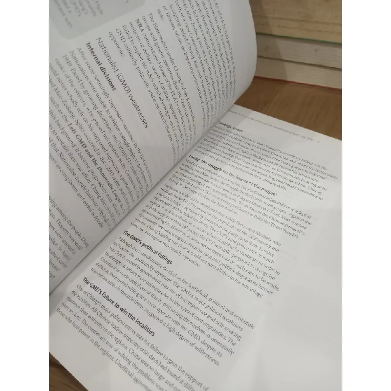 Mao's China 1936-97 - Michael Lynch 695597