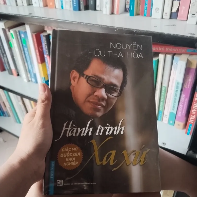 Hành trình xa xứ bìa cứng  560384