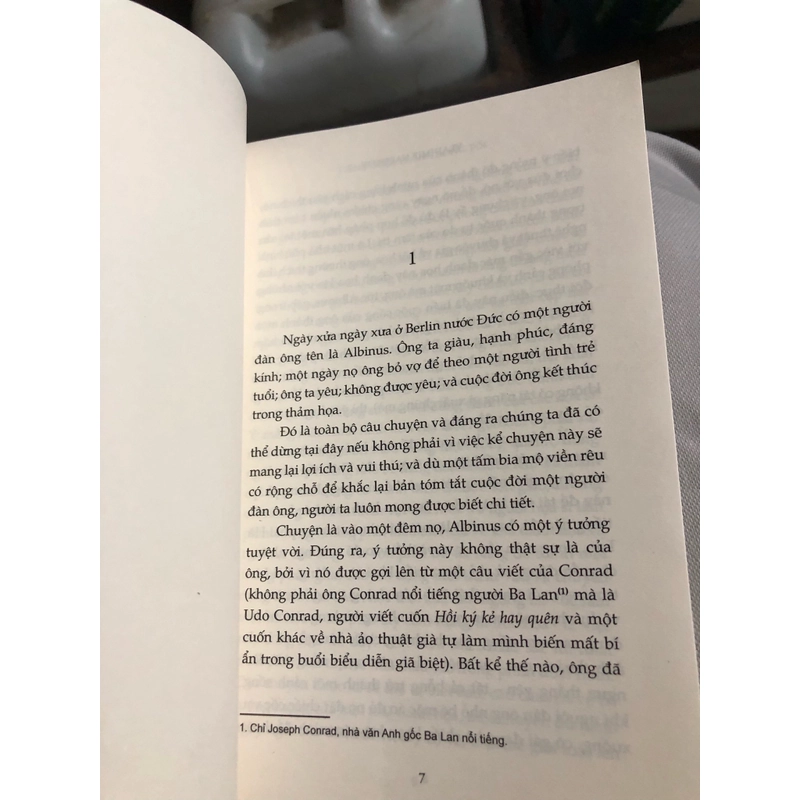 Tiếng cười trong bóng tối - Nabokov (như mới) 359566