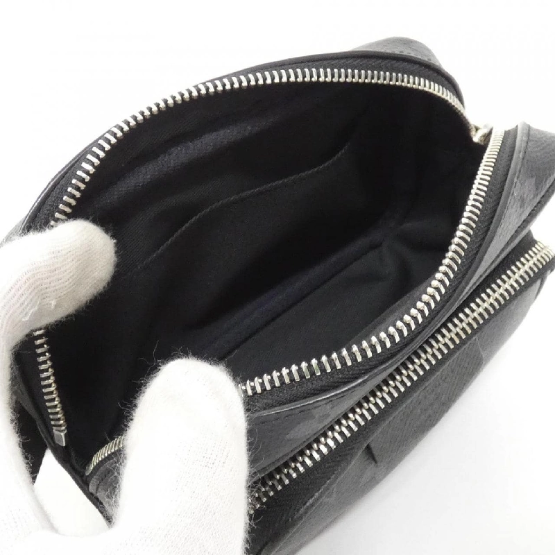 Túi đeo chéo Louis Vuitton Taiga Lama Outdoor M30755 613335