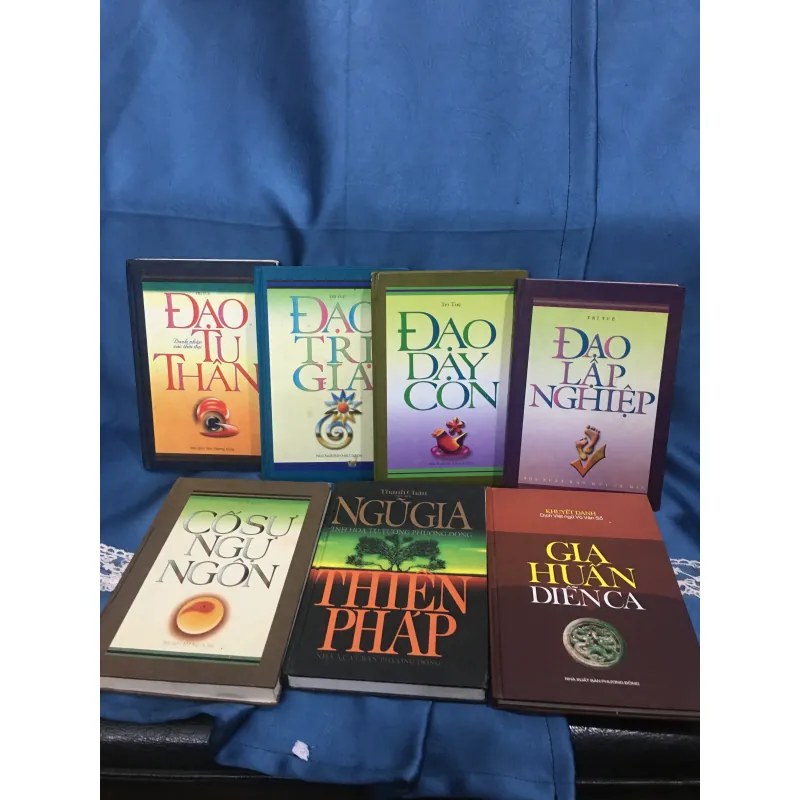 Bộ 22 cuốn tinh hoa trí tuệ xưa. Bìa cứng chất đẹp. 995977