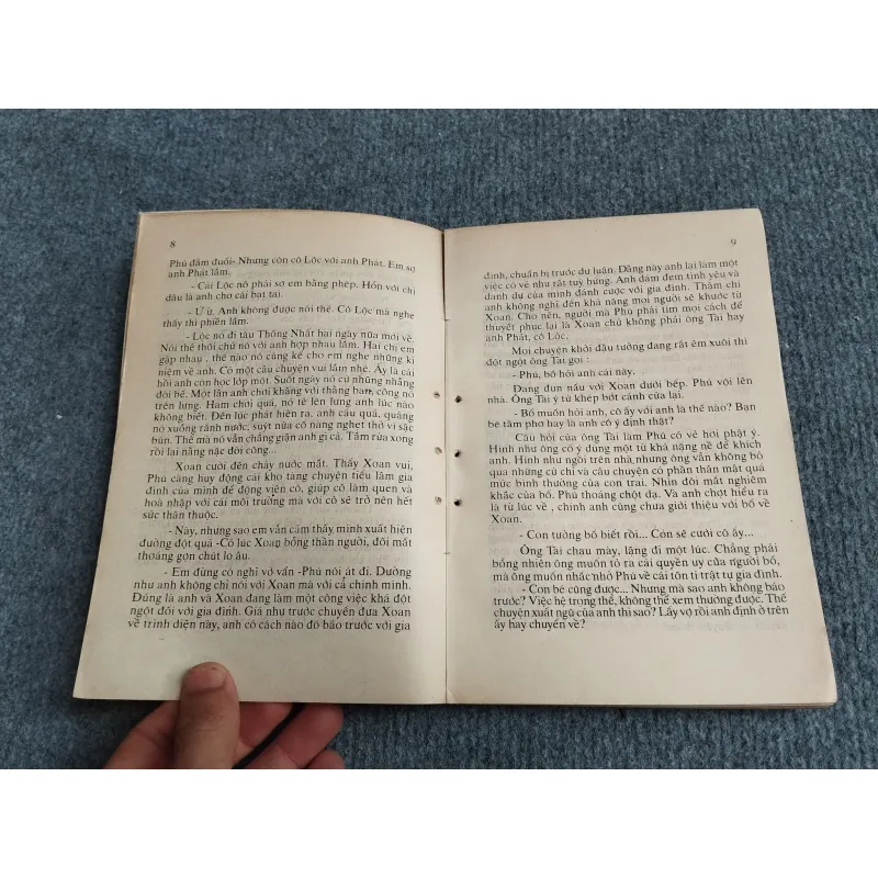 NHỮNG NGƯỜI Ở KHÁC CUNG ĐƯỜNG - HOÀNG MINH TƯỜNG 701887